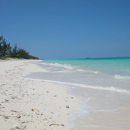 Hollywood Beach Suites Turks And Caicos Whitby Létesítmények fotó