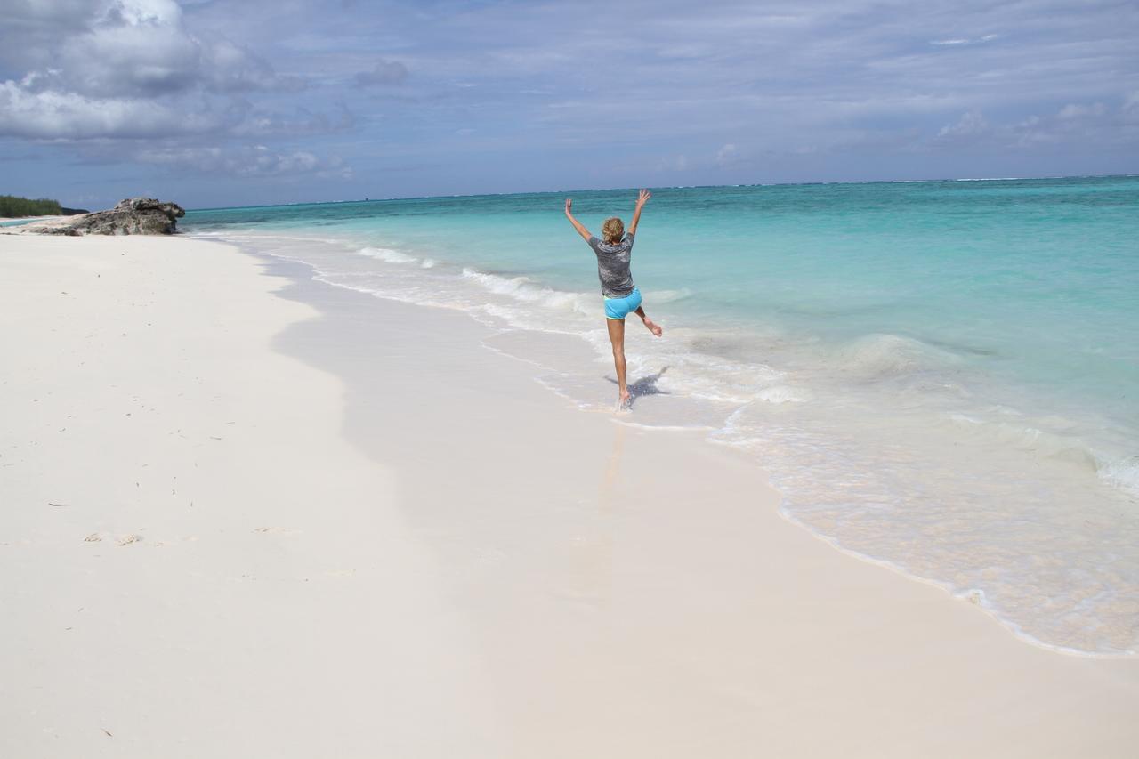 Hollywood Beach Suites Turks And Caicos Whitby Kültér fotó
