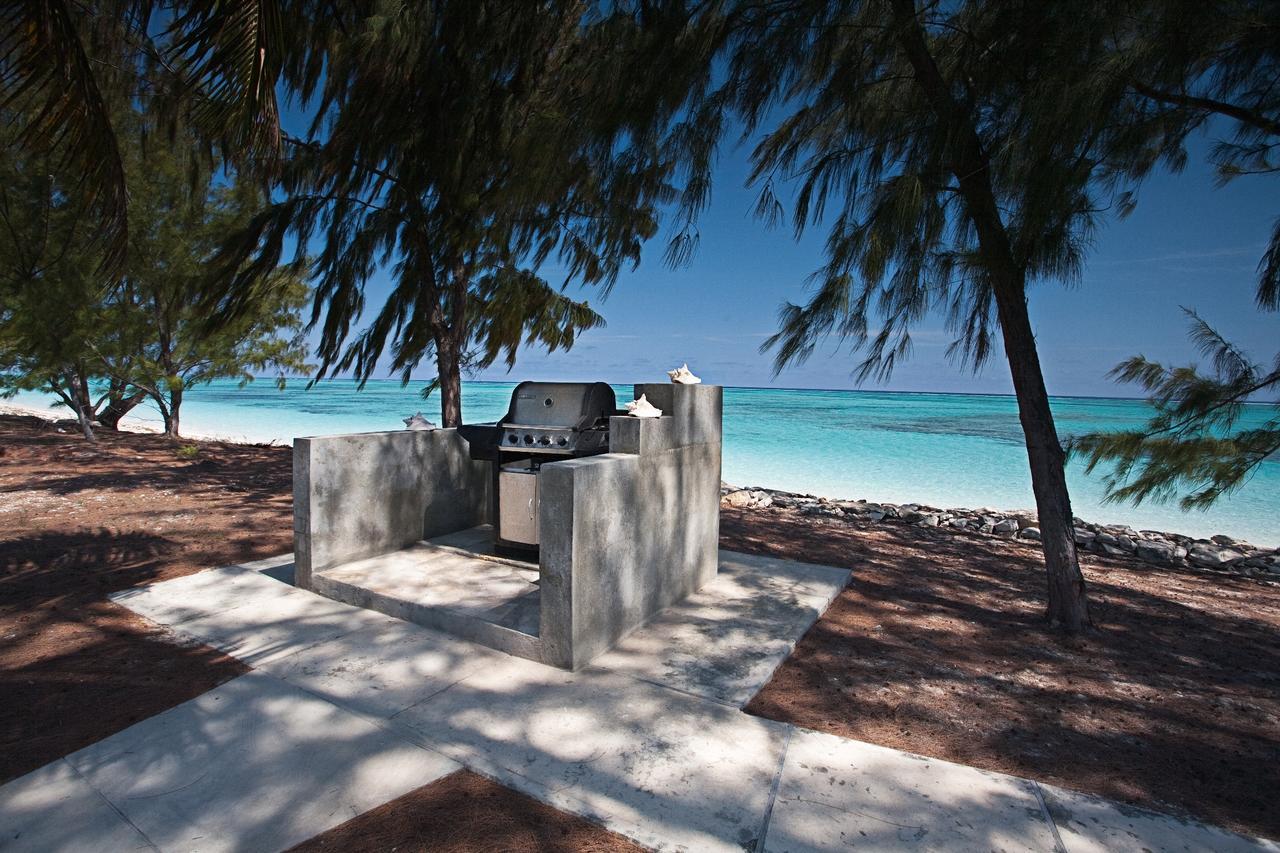 Hollywood Beach Suites Turks And Caicos Whitby Kültér fotó